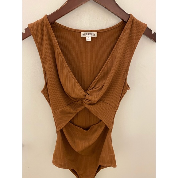 Form fitting body suit 💃🏼 - Picture 1 of 4